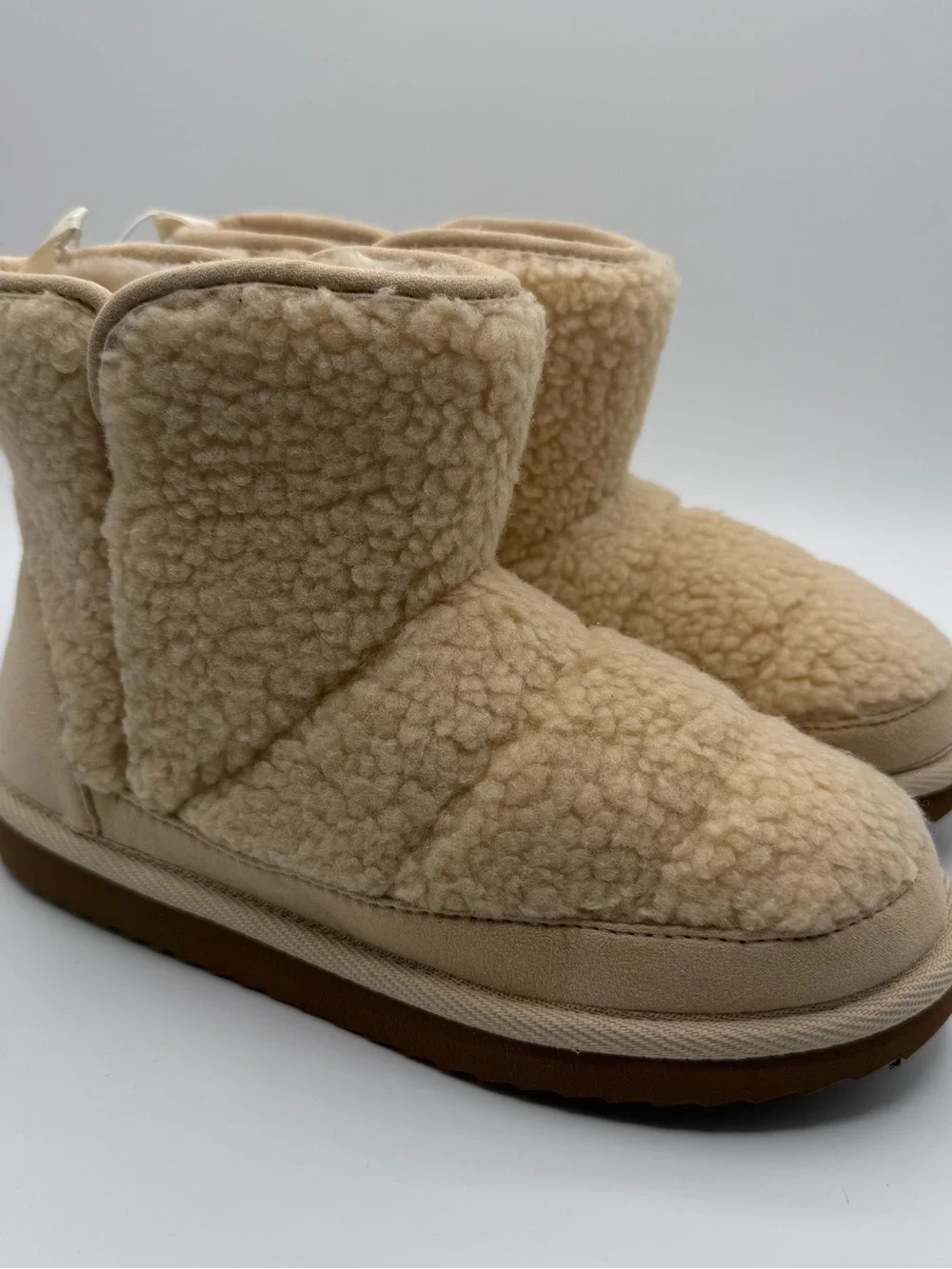 Old Navy Sherpa Adora Boots Girls Youth Size 3 Beige Cozy Winter NWT